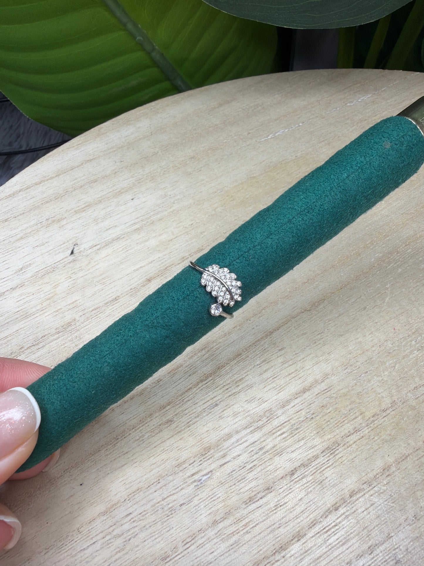 Anello silver foglia e strass
