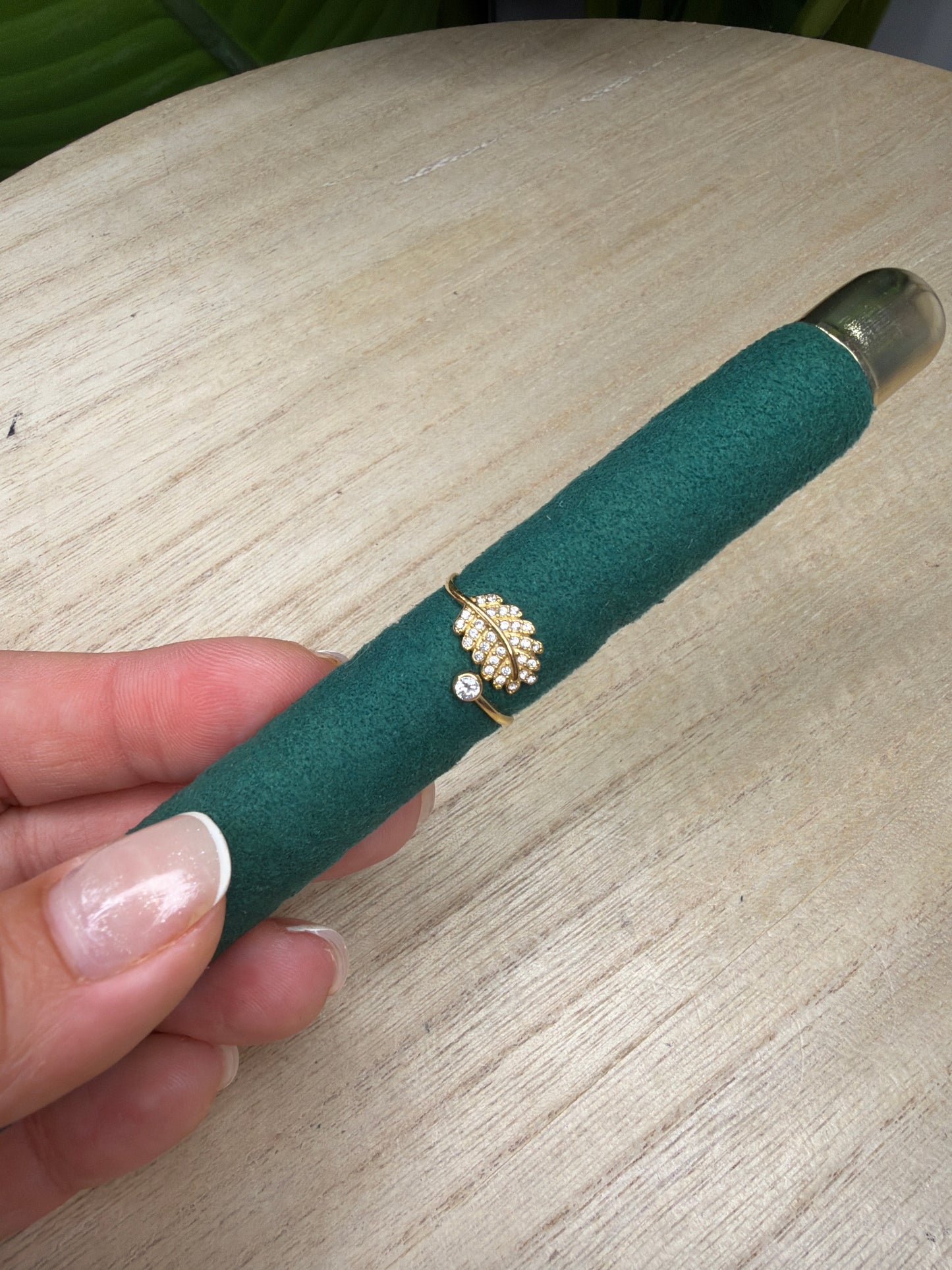 Anello gold foglia e punto luce