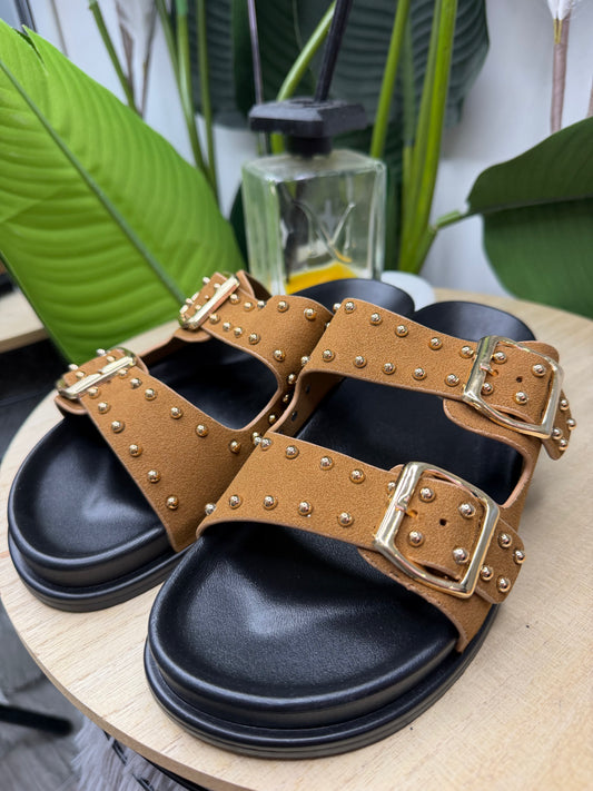 Ciabatte con borchie camel 2877