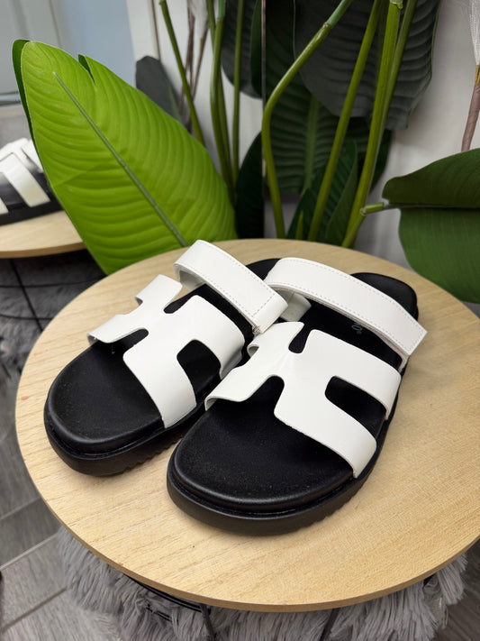 Ciabattina black and white 2796