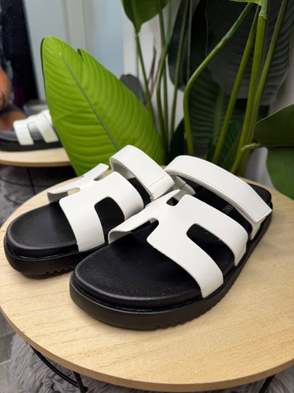 Ciabattina black and white 2796