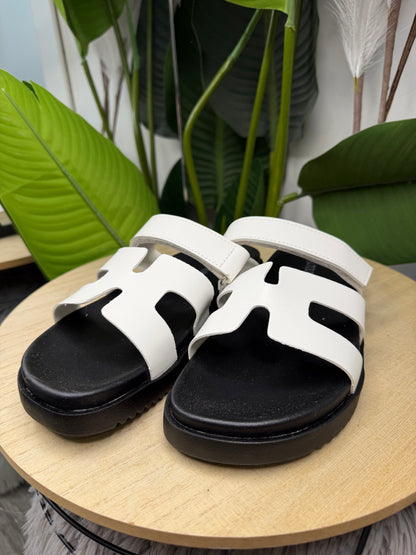 Ciabattina black and white 2796