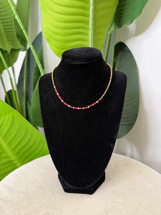 Collana dorata sfere fucsia