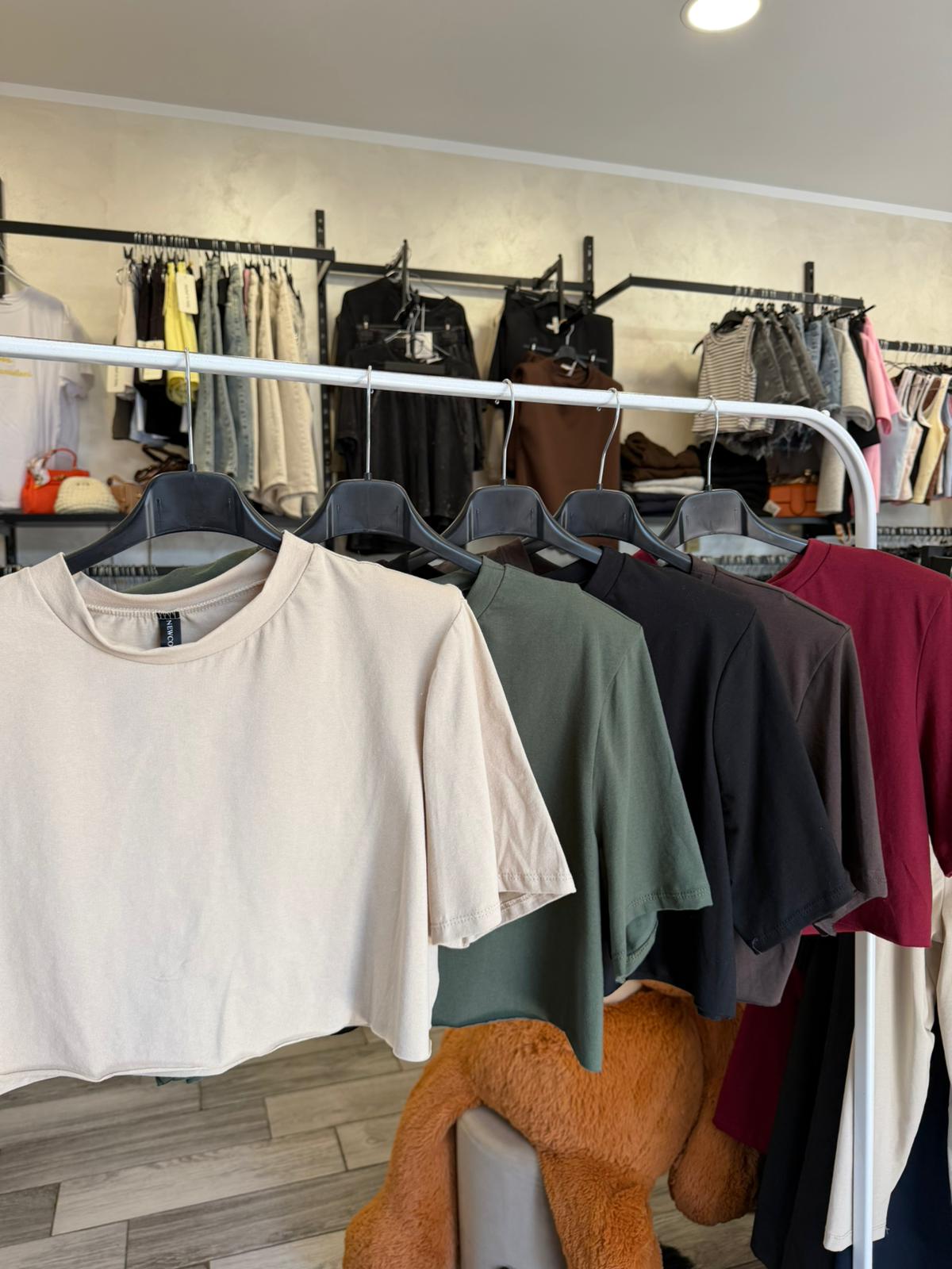 T-shirt crop spallina rinforzata 5636